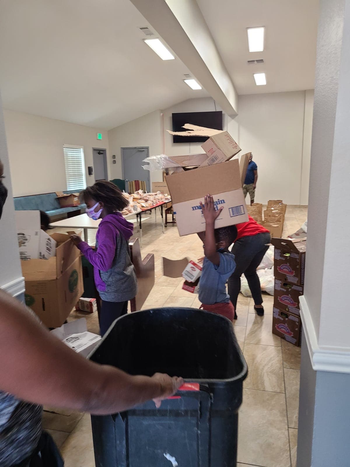 Volunteer collage photo 4